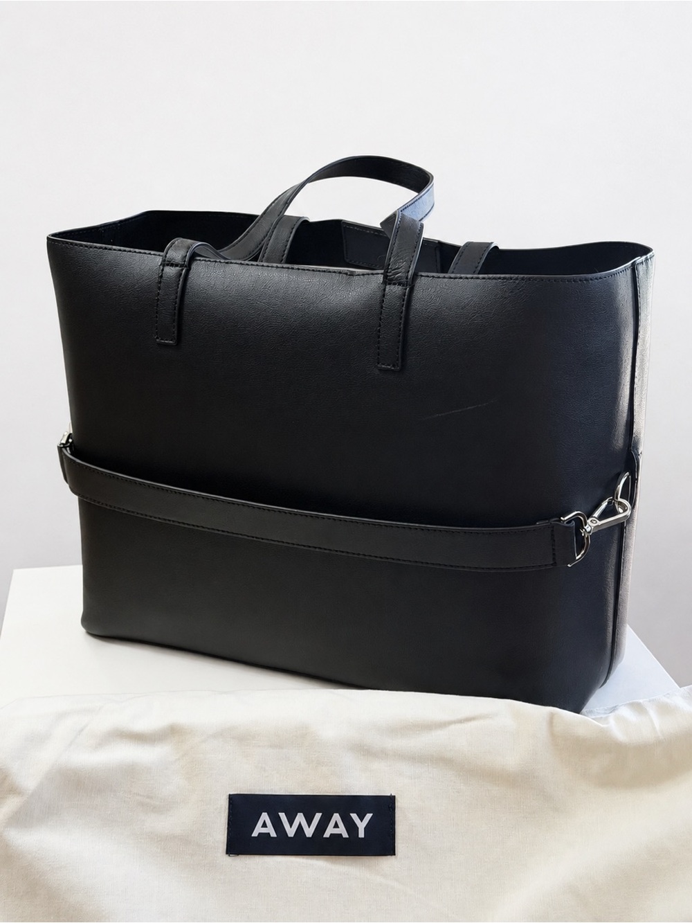 Away Latitude/Longitude Blk Leather Tote NWT Complete Set Box Dust Bag Brochure